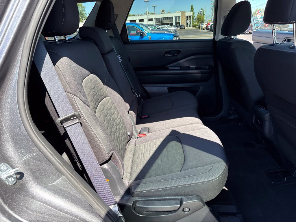 Used 2025 Nissan Pathfinder SV AWD/4WD image 38