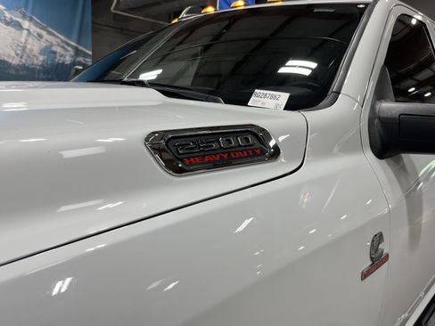 Used 2024 RAM 2500 Tradesman w/ Chrome Appearance Group AWD/4WD image 9