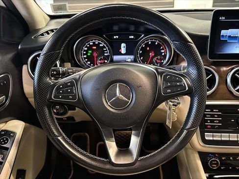 Used 2019 Mercedes-Benz GLA 250 4MATIC image 12