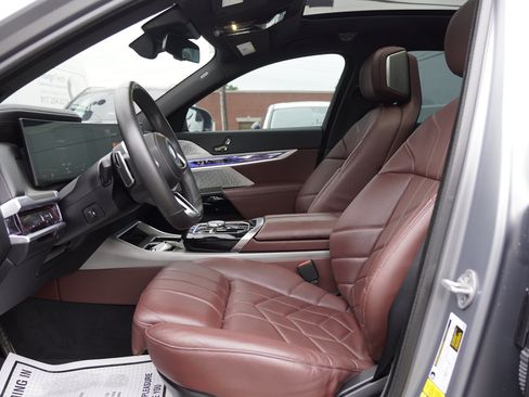 Used 2023 BMW i7 xDrive60 w/ Parking Assistance Package AWD/4WD image 14