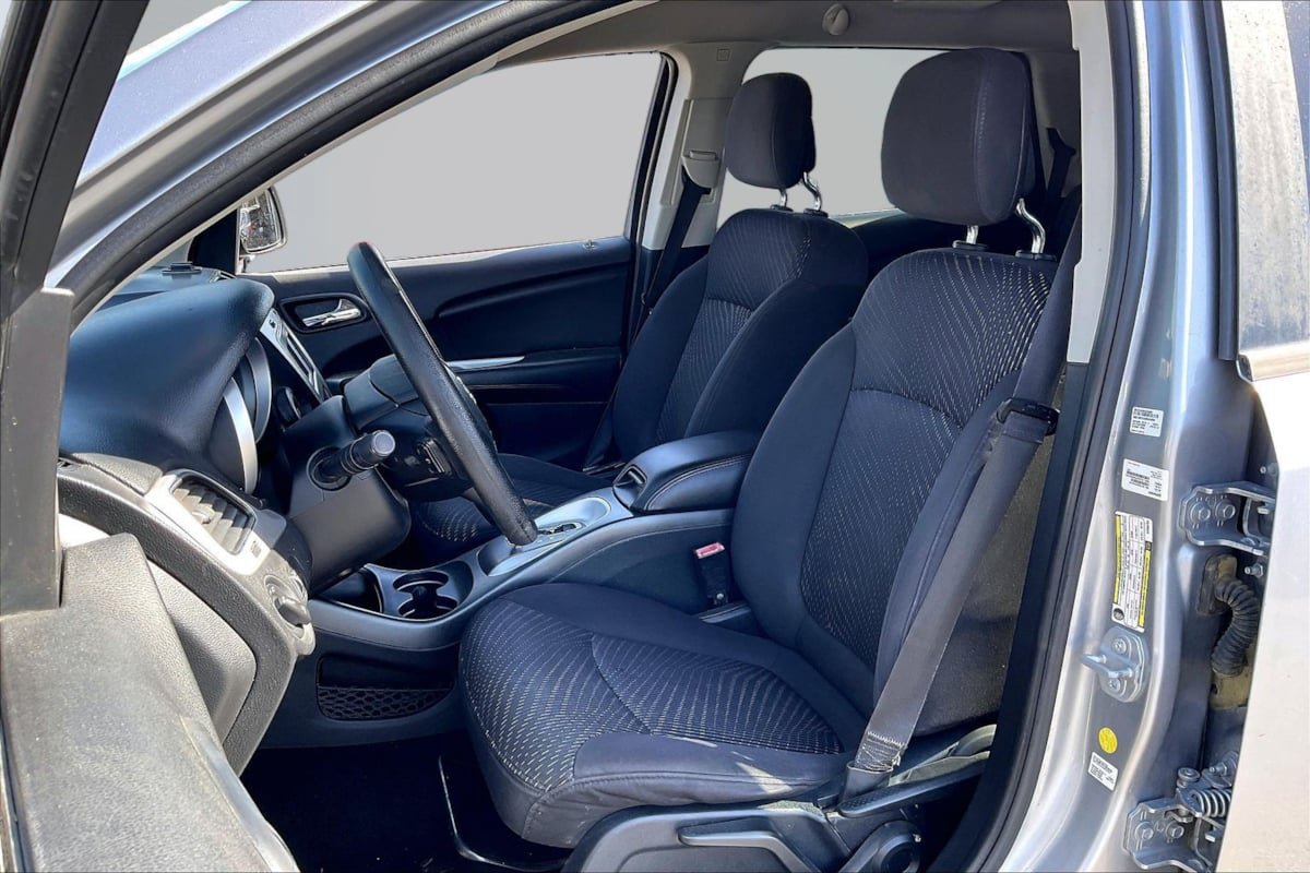 Used 2017 Dodge Journey SXT FWD image 24
