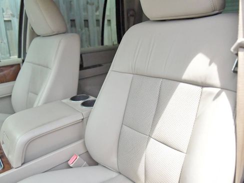 Used 2014 Lincoln Navigator Base 4x2 4dr SUV image 24