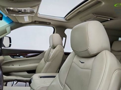 Used 2015 Cadillac Escalade Luxury RWD image 36