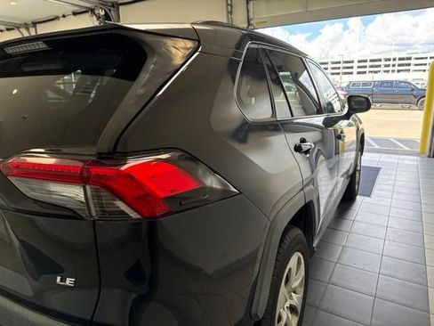 Used 2020 Toyota RAV4 LE FWD image 11