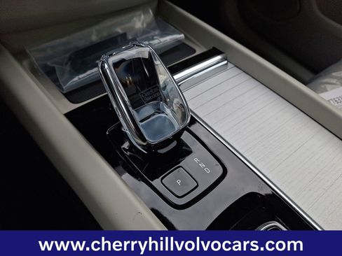 New 2026 Volvo XC60 B5 Ultra w/ Protection Package Premier image 9