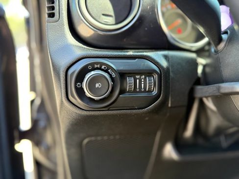 Used 2022 Jeep Wrangler Unlimited Sport AWD/4WD image 20
