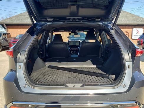 Used 2021 Toyota Venza Limited image 8