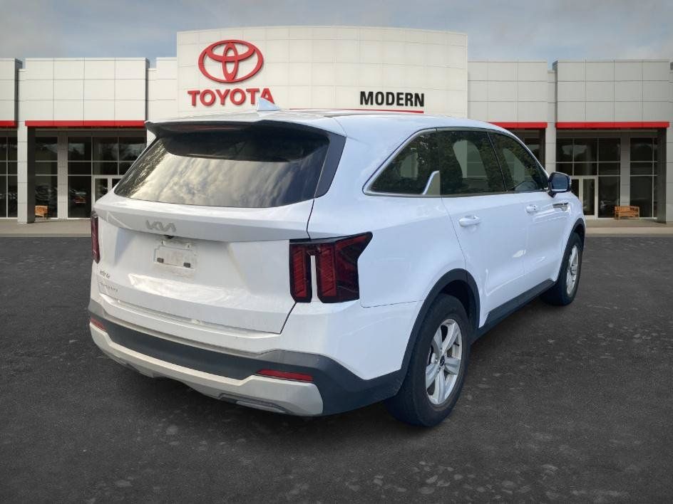 Used 2025 Kia Sorento LX FWD image 14
