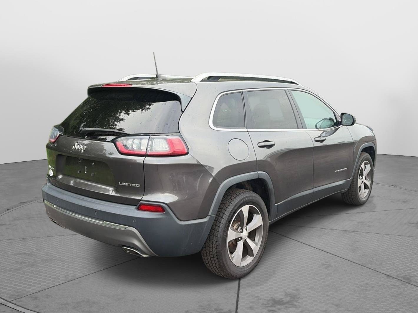 Used 2019 Jeep Cherokee Limited AWD/4WD image 7