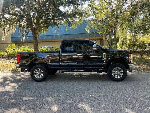 Used 2019 Ford F250 XLT w/ XLT Premium Package image 4