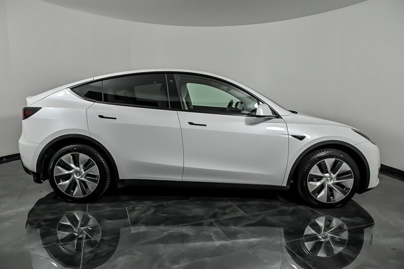 Used 2021 Tesla Model Y Long Range AWD/4WD image 10