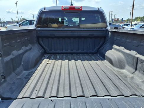 Used 2025 Chevrolet Colorado W/T w/ Advanced Trailering Package AWD/4WD image 8