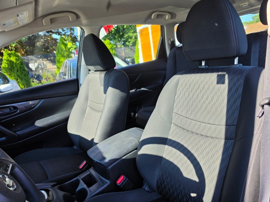 Used 2019 Nissan Rogue S AWD/4WD image 24
