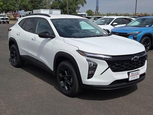New 2026 Chevrolet Trax LT w/ Midnight Edition FWD image 5