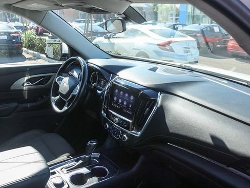 Used 2020 Chevrolet Traverse LT FWD image 21