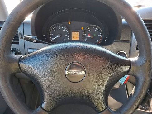 Used 2014 Freightliner Sprinter 2500 image 20