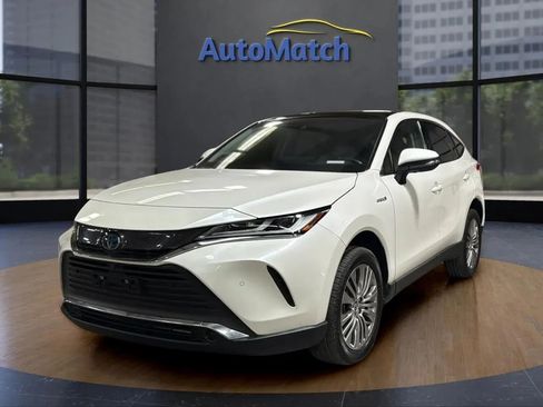 Used 2021 Toyota Venza Limited image 3