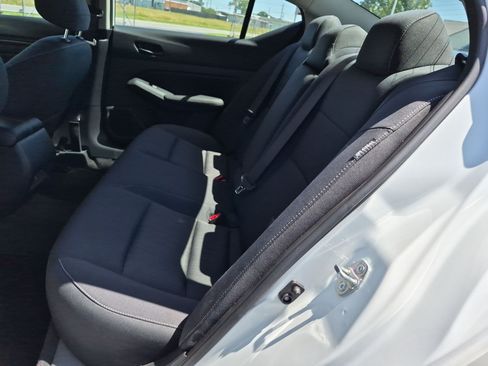 Used 2025 Nissan Altima 2.5 SV FWD image 29
