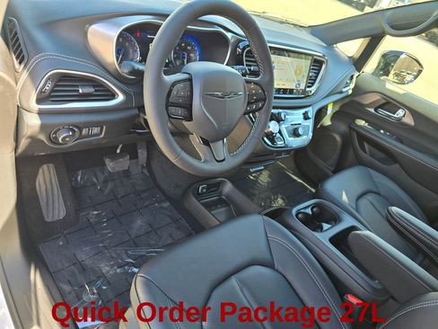 New 2026 Chrysler Pacifica Select FWD image 21