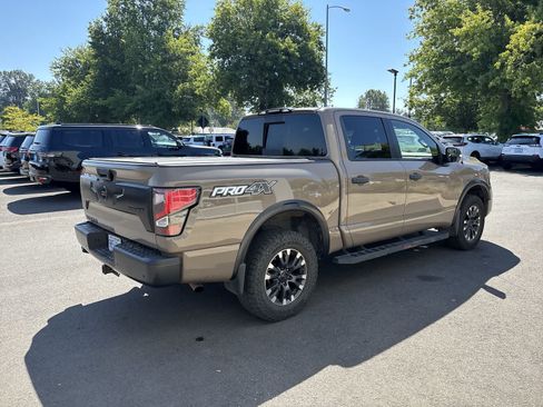 Used 2020 Nissan Titan PRO-4X w/ Pro-4x Convenience Package AWD/4WD image 4