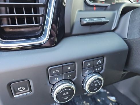 Used 2024 GMC Sierra 2500 Denali w/ Technology Package image 18