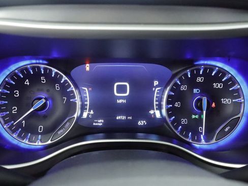 Certified 2023 Chrysler Pacifica Touring-L FWD image 34