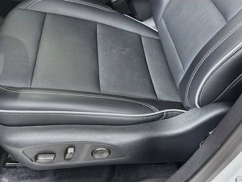 Used 2025 Buick Enclave Preferred AWD/4WD image 24