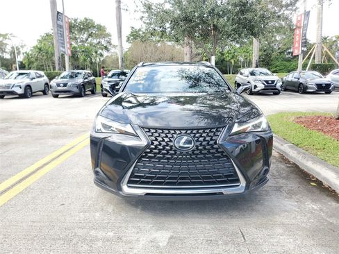 Used 2019 Lexus UX 200 image 2
