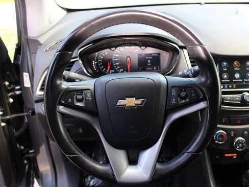 Used 2018 Chevrolet Trax LT w/ Sun & Sound Package AWD/4WD image 20