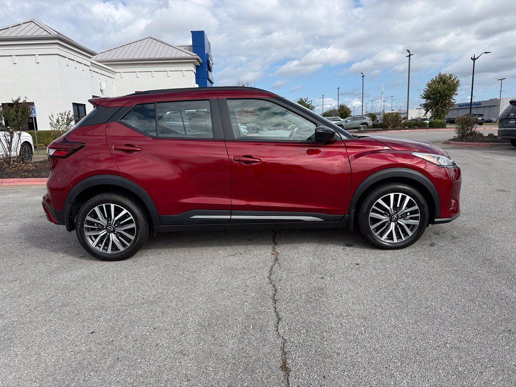 Used 2024 Nissan Kicks SR w/ SR Premium Package FWD image 8