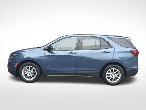 Used 2024 Chevrolet Equinox LS w/ LS Convenience Package FWD image 2