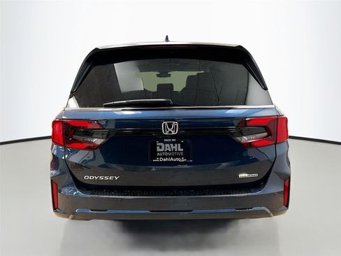 New 2026 Honda Odyssey Touring image 4
