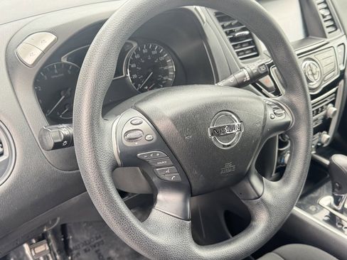 Used 2020 Nissan Pathfinder S image 15