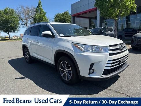 Used 2019 Toyota Highlander XLE AWD/4WD image 2