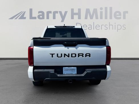 Used 2022 Toyota Tundra SR5 w/ SR5 Premium Package RWD image 4