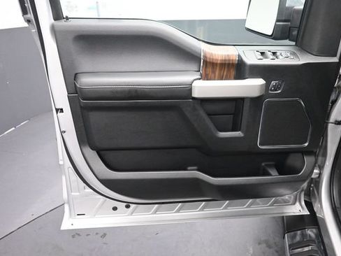 Used 2018 Ford F150 Lariat w/ Equipment Group 502A Luxury AWD/4WD image 21