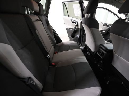 Used 2021 Toyota RAV4 XLE AWD/4WD image 25