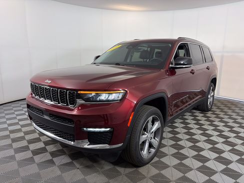 Used 2022 Jeep Grand Cherokee L Limited AWD/4WD image 2