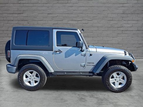 Used 2018 Jeep Wrangler Sport AWD/4WD image 13