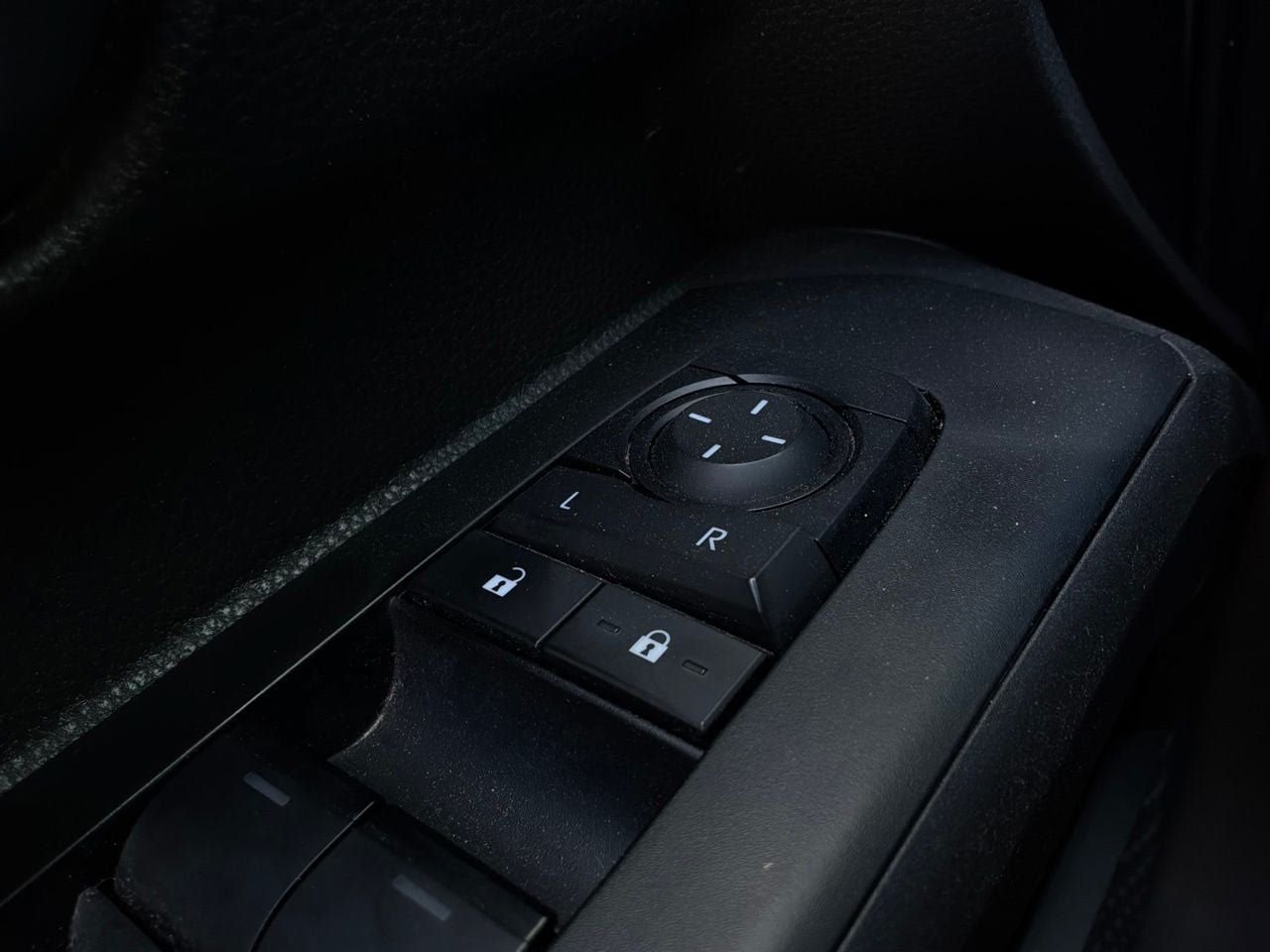 Used 2025 Toyota Tacoma TRD Off-Road AWD/4WD image 23