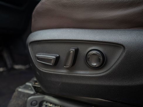 Used 2021 Toyota Sienna Platinum image 27