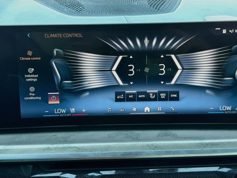 Used 2024 BMW X7 xDrive40i w/ Executive Package AWD/4WD image 16