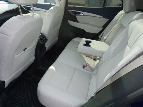 Used 2025 Buick Envision Avenir image 23