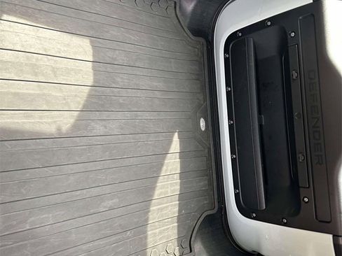 Used 2021 Land Rover Defender 110 X-Dynamic SE image 11