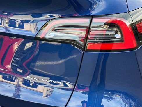 Used 2021 Tesla Model Y Long Range image 31