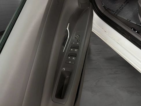 Used 2022 Hyundai Elantra SE FWD image 22