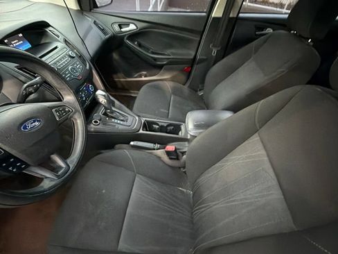 Used 2015 Ford Focus SE w/ Reverse Sensing Package FWD image 4