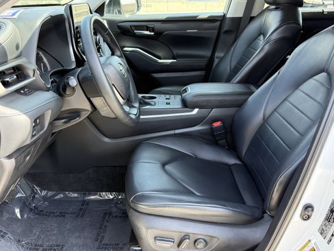 Used 2023 Toyota Highlander XLE FWD image 20