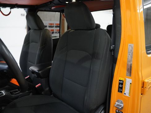 Used 2021 Jeep Gladiator Sport image 27