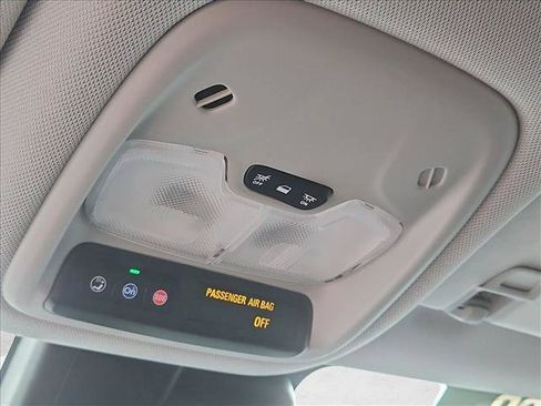 Used 2024 Chevrolet TrailBlazer LT w/ LT Cold Weather Package FWD image 20